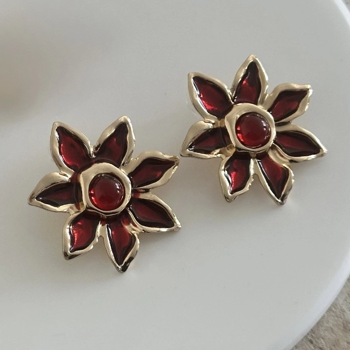 Çiçek Model Marka Küpe-Kırmızı
