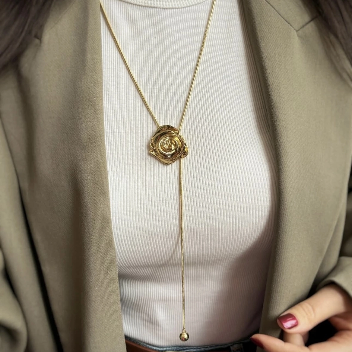 Asansörlü Çiçek Model Kolye