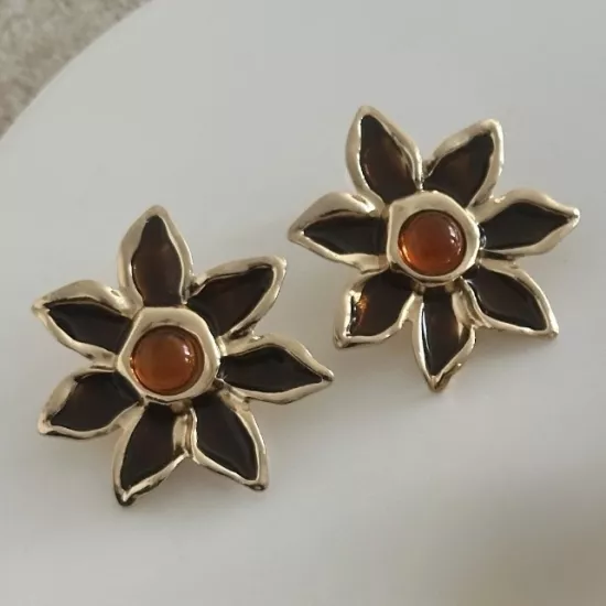 Çiçek Model Marka Küpe-Kahve