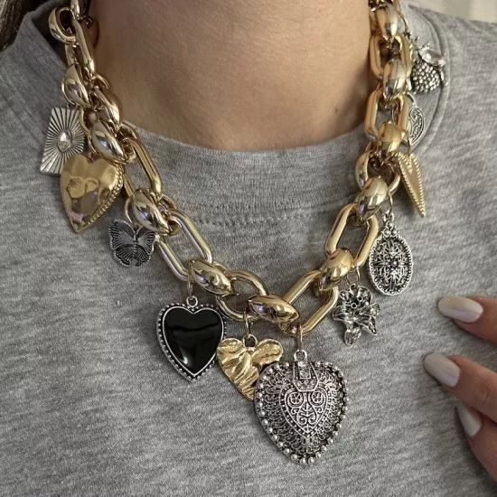 Charm Detaylı Marka Model Kolye